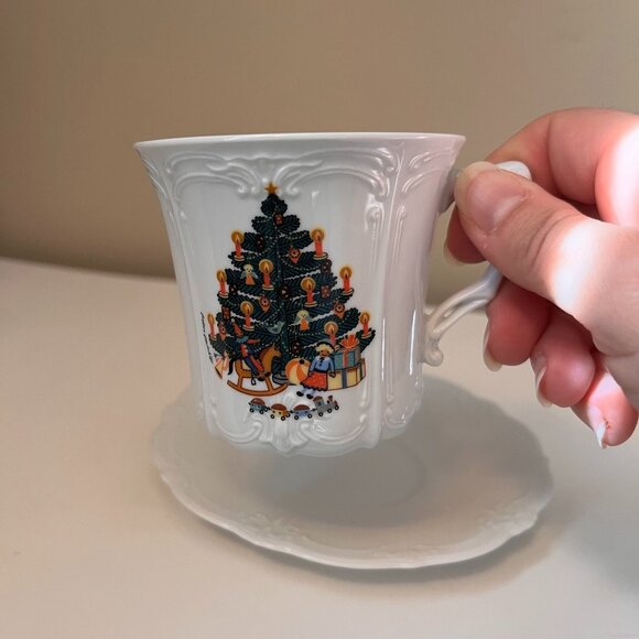 4 Christmas Tree Tirschenreuth Baronesse Teacups with Saucers Demitasse Germany - Picture 3 of 16